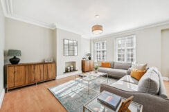 Flat Kensington High Street in Greater London