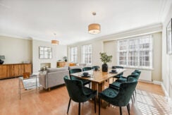 Flat Kensington High Street in Greater London