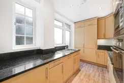 Flat Kensington High Street in Greater London