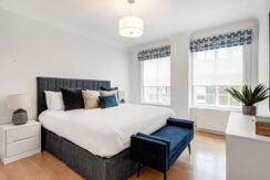 Flat Kensington High Street in Greater London