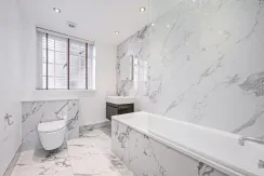 Flat Kensington High Street in Greater London