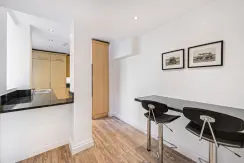 Flat Kensington High Street in Greater London