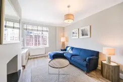 Flat Kensington High Street in Greater London