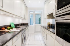 Flat Kensington High Street in Greater London