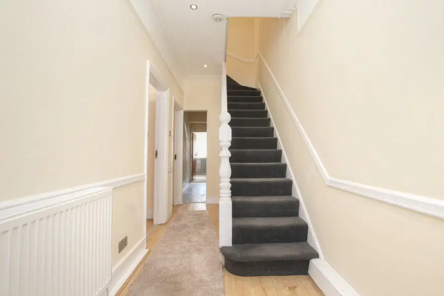House Waverley Avenue in Greater London