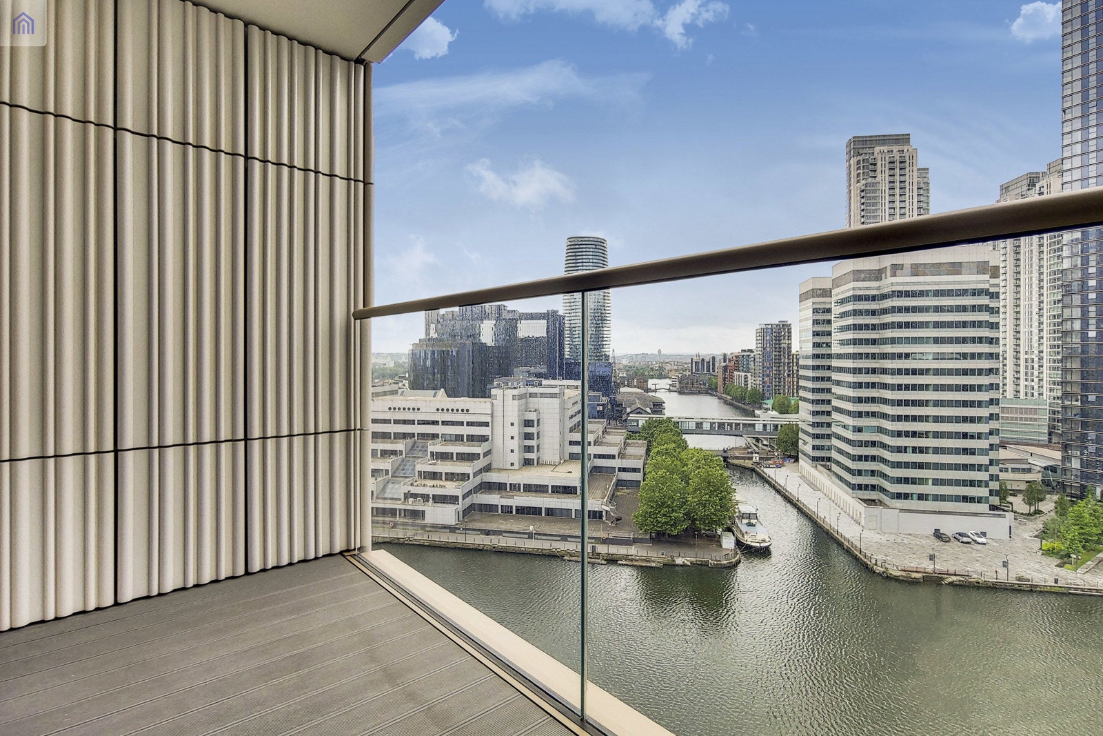 Flat Harbour Exchange Square in Greater London