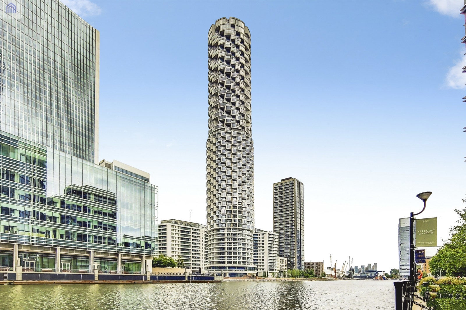 Flat Harbour Exchange Square in Greater London