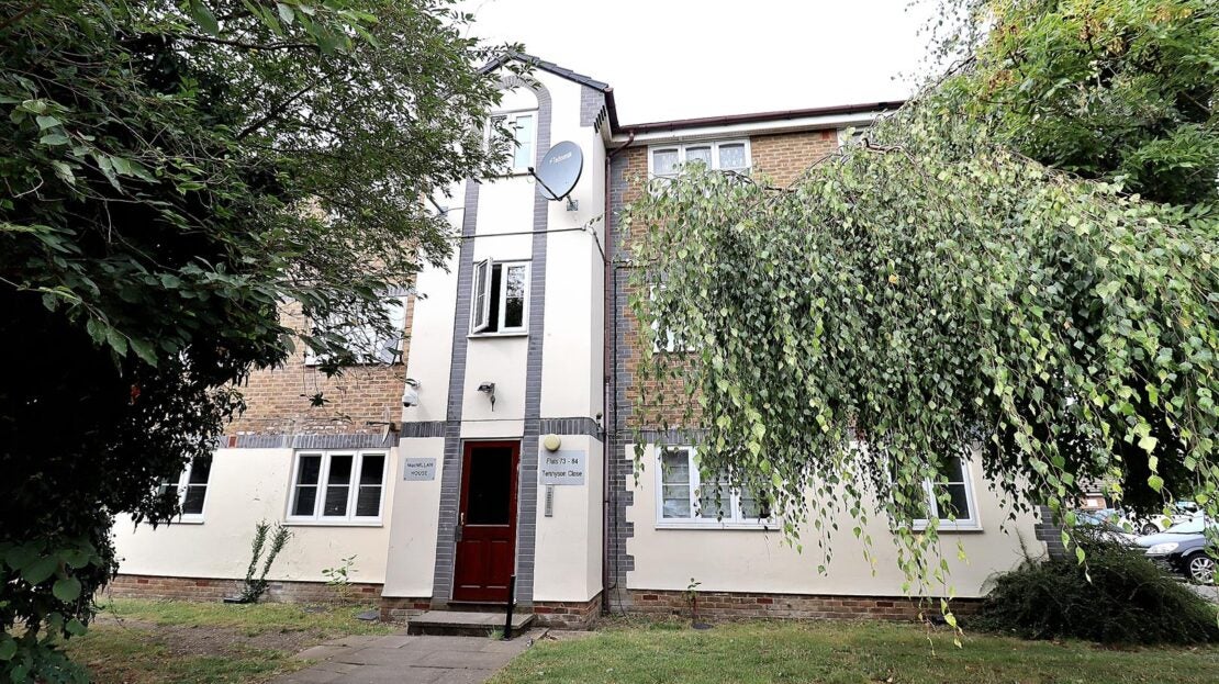 Flat Tennyson Close in Greater London