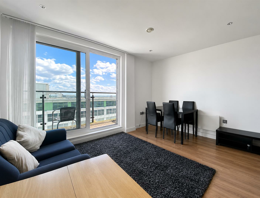 Flat Mercer Walk in Greater London