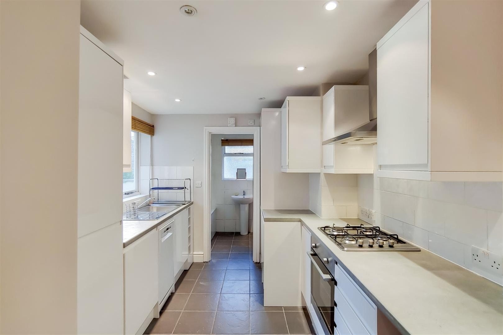 Flat Barclay Road in Greater London
