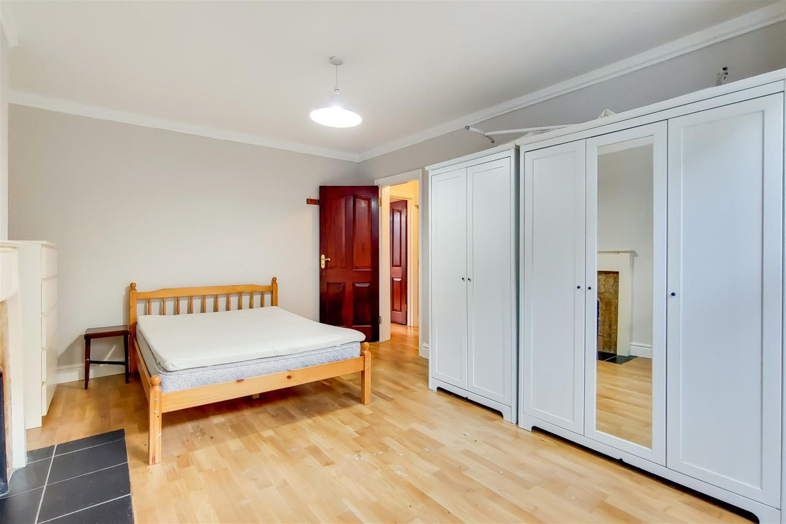Flat Barclay Road in Greater London