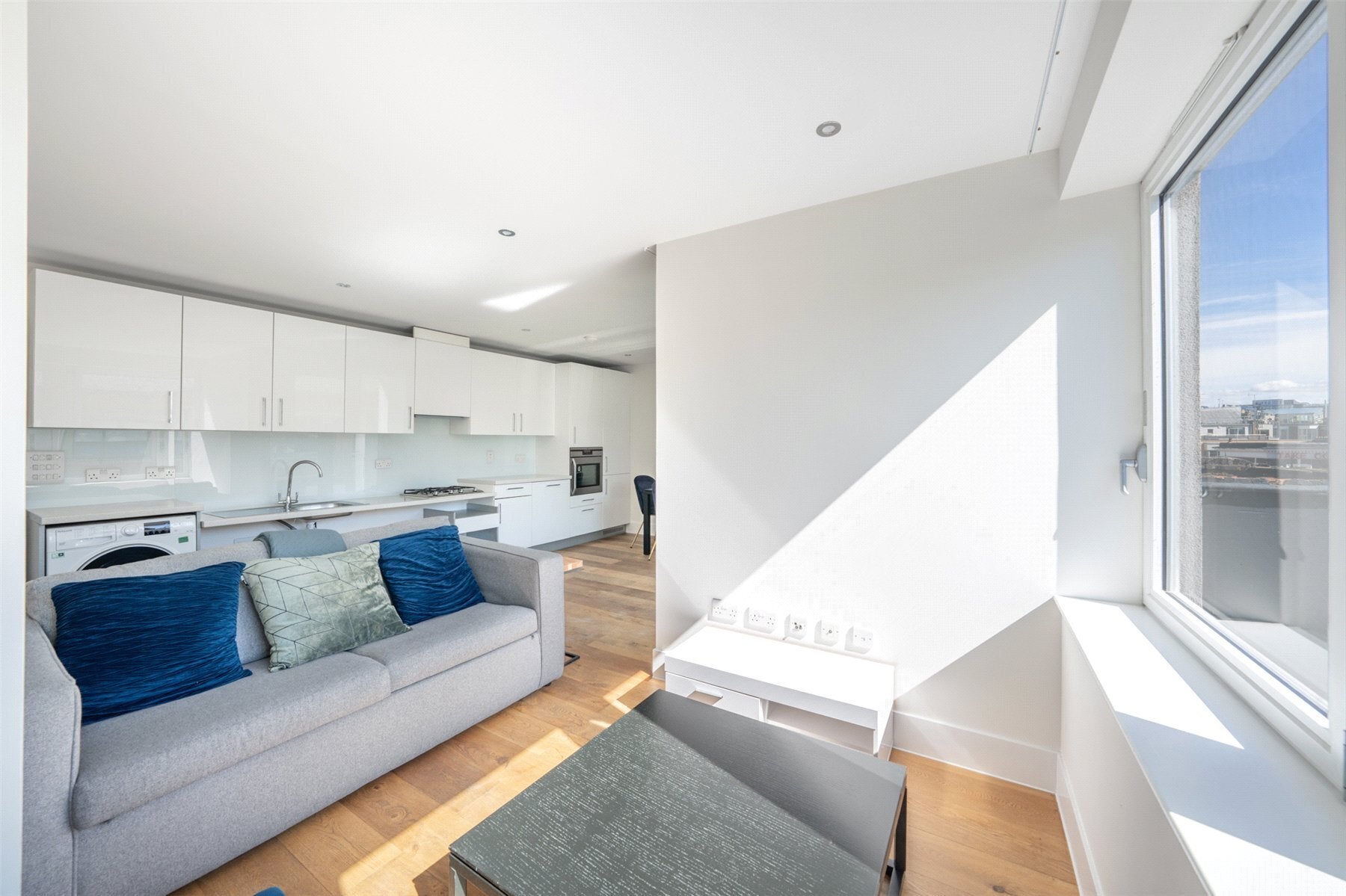 Flat Jamestown Road in Greater London