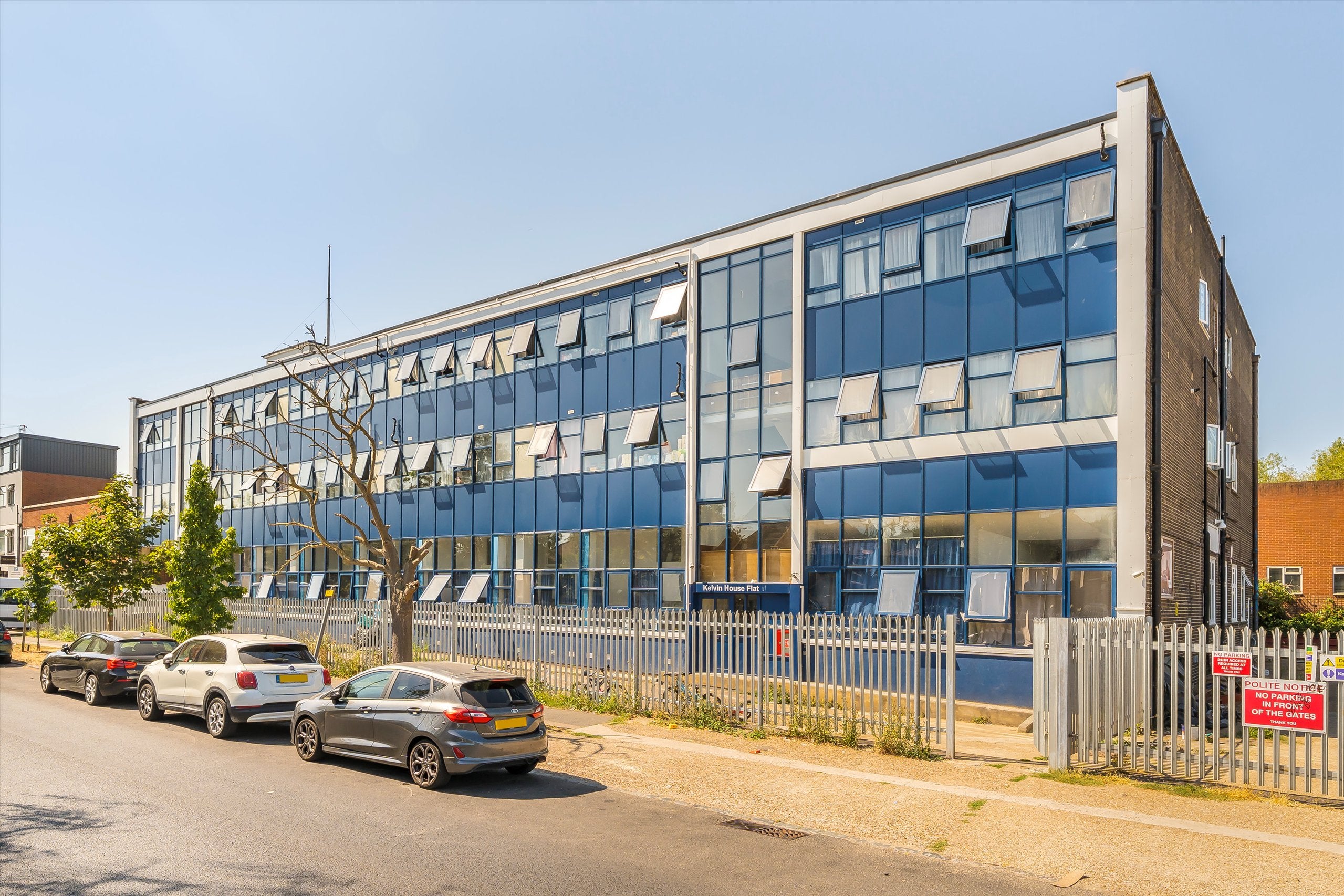 Flat Worsley Bridge Road in Greater London