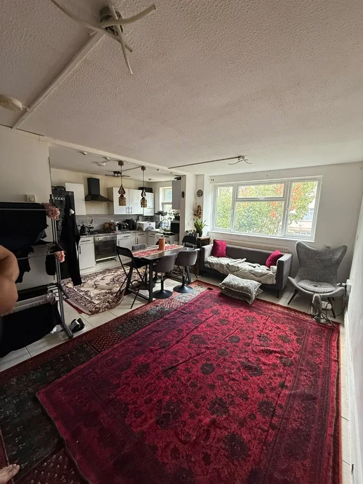 Flat Lawson Road in Greater London