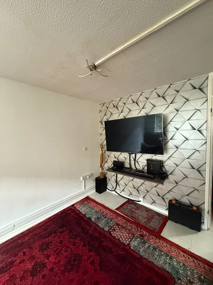 Flat Lawson Road in Greater London