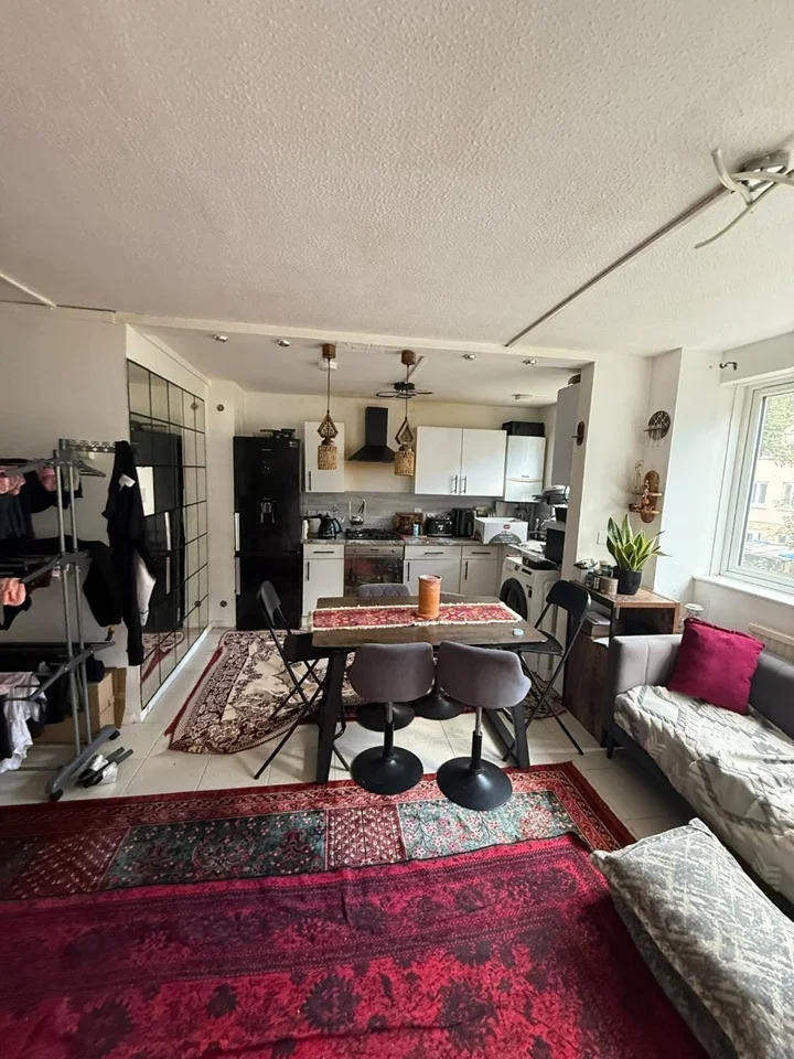 Flat Lawson Road in Greater London