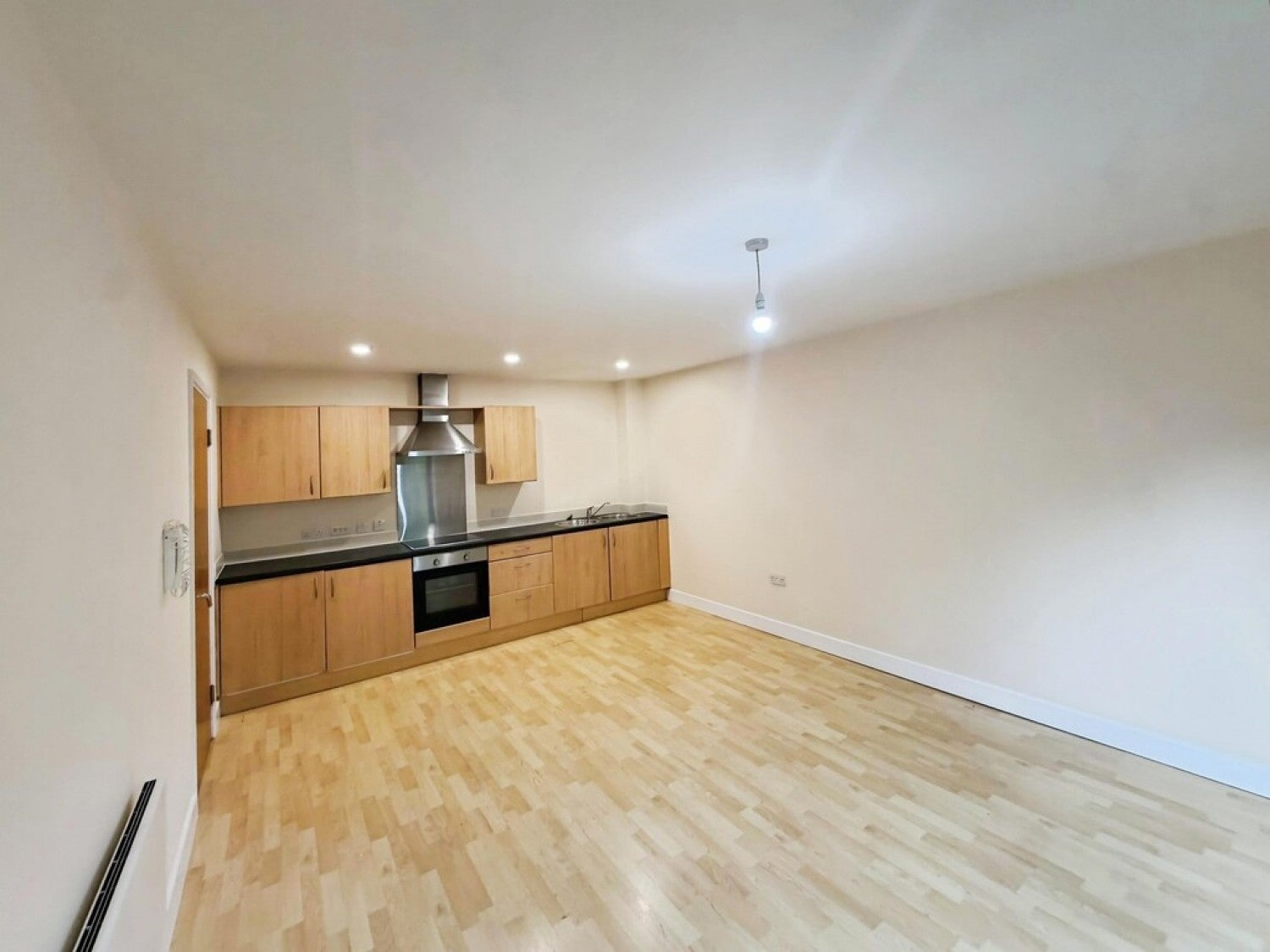 Flat Cunliffe Road in Bradford
