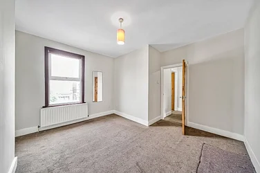 Flat Elliot Road in Greater London