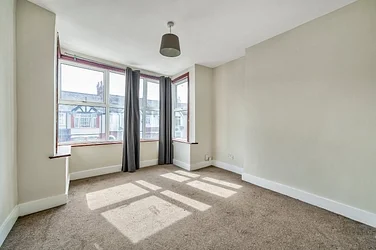 Flat Elliot Road in Greater London
