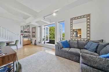 Flat Princess Park Manor in Greater London