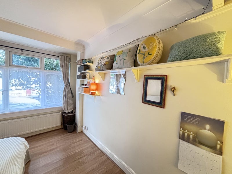 Room Crowland Road in Greater London