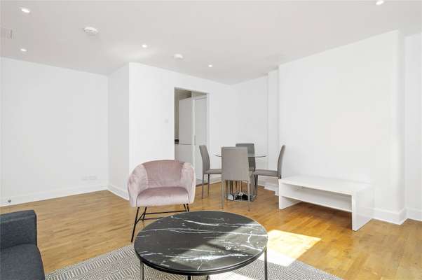 Flat Crosswall in City of London