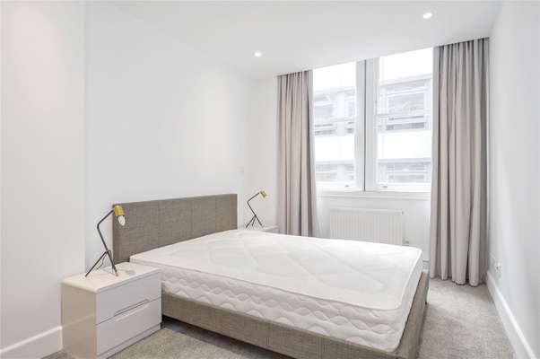 Flat Crosswall in City of London