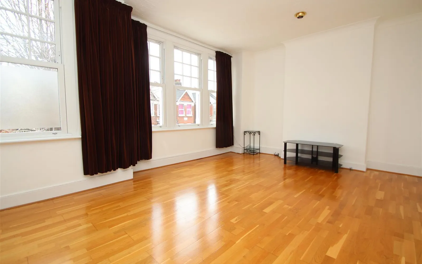Flat Devonshire Road in Greater London