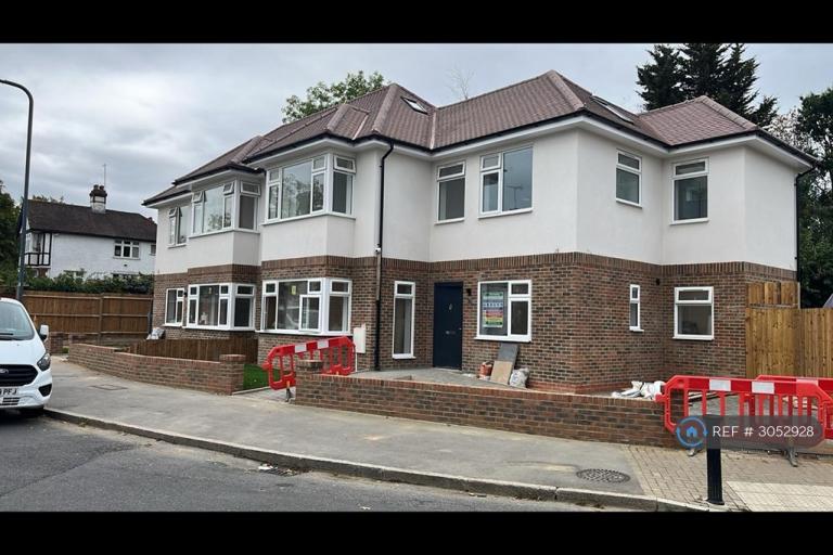 House Hollycroft Avenue in Greater London
