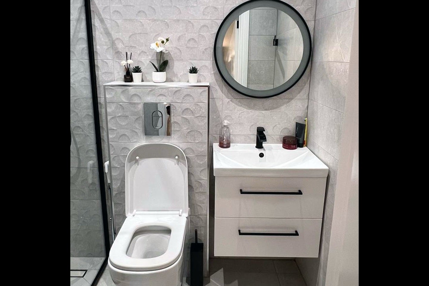 Room Woodcote Grove Road in Greater London