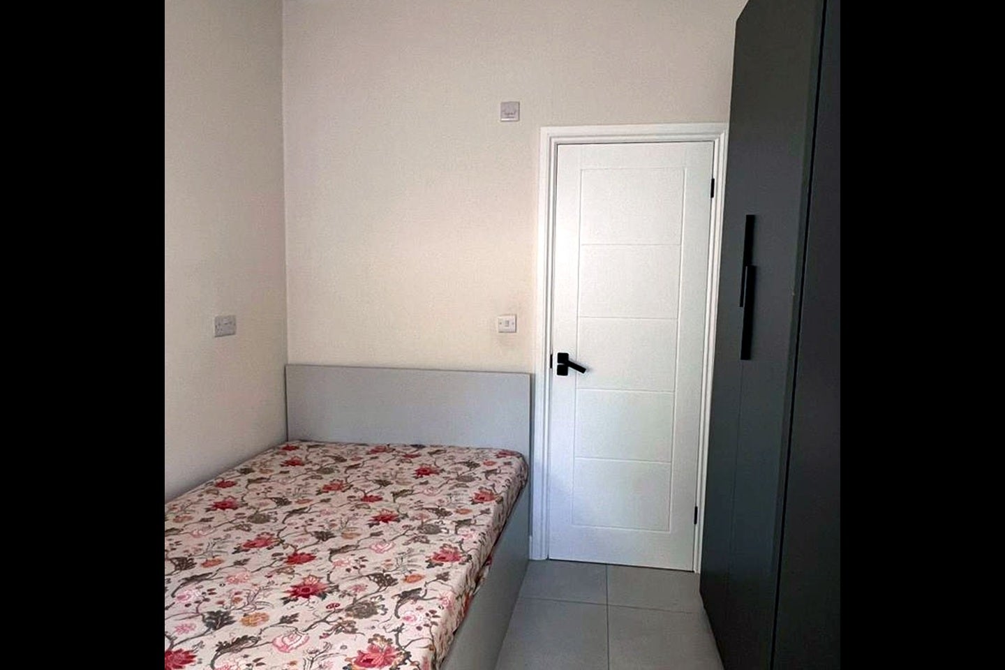 Room Woodcote Grove Road in Greater London