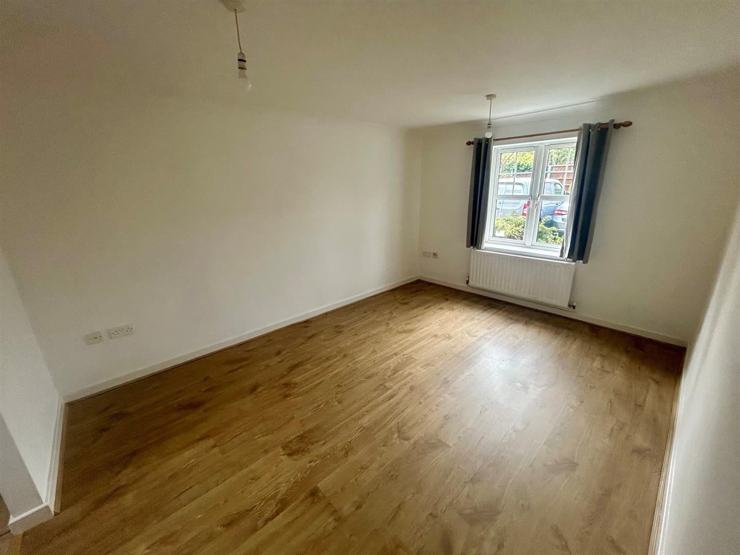 Flat Ridgemont Place in London