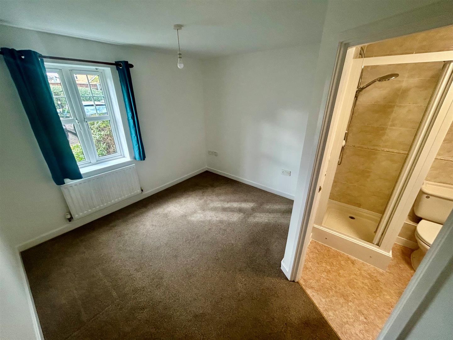 Flat Ridgemont Place in London