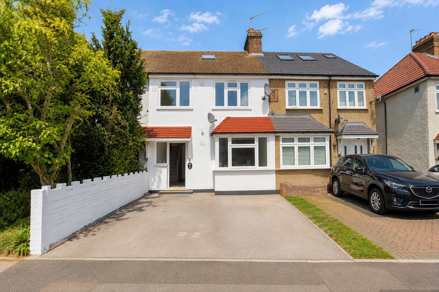 House Smallberry Avenue in Greater London