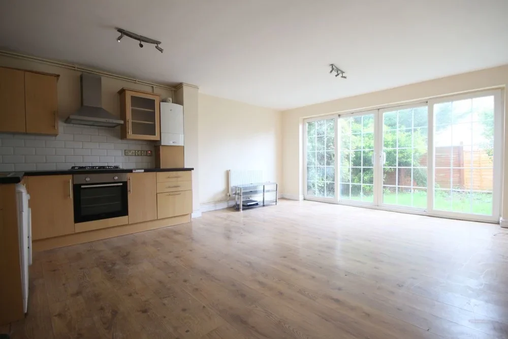 Flat Harrow View in Greater London