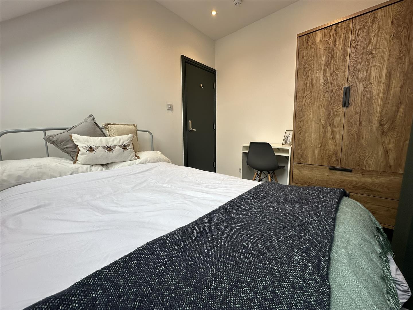 Room Avonvale Road in Bristol
