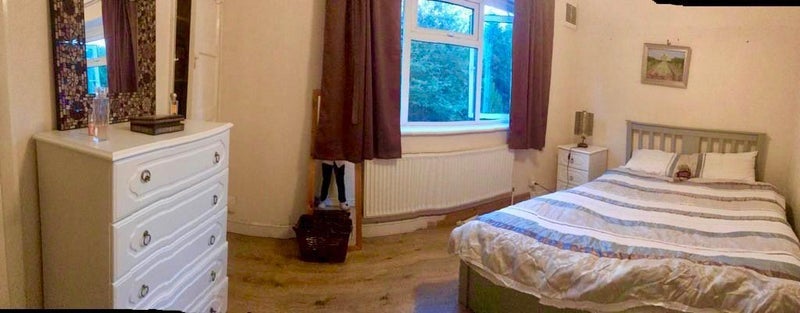 Room High Grove in Greater London