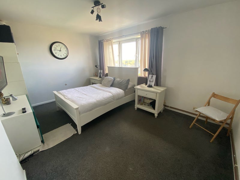Room Ludovick Walk in Greater London