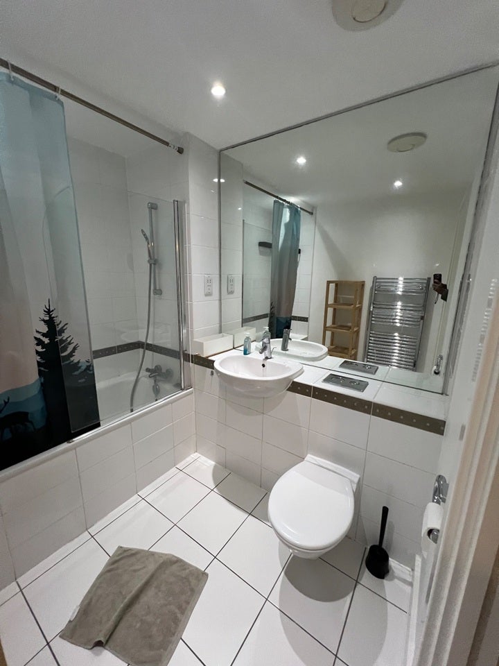 Flat Eden Grove in Greater London