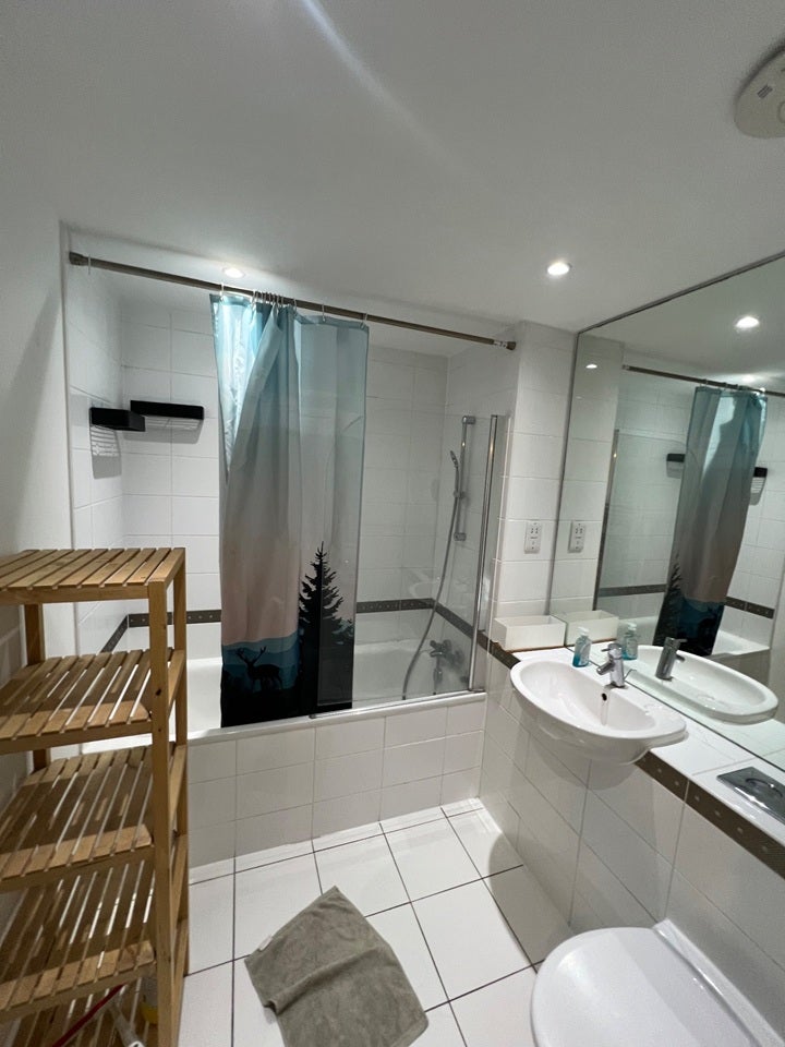 Flat Eden Grove in Greater London