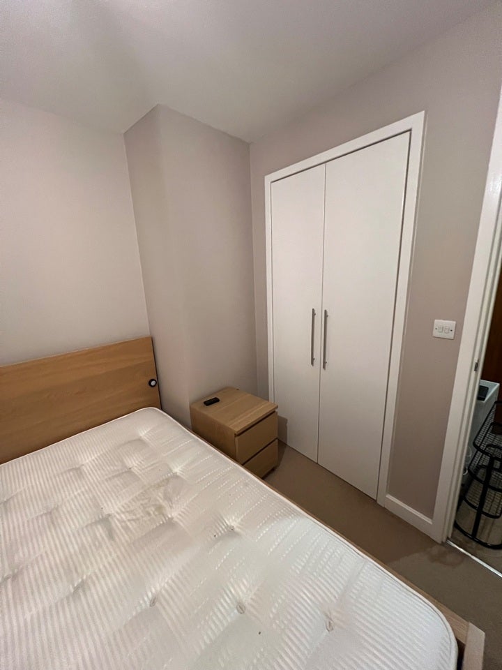 Flat Eden Grove in Greater London