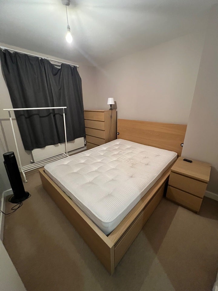 Flat Eden Grove in Greater London