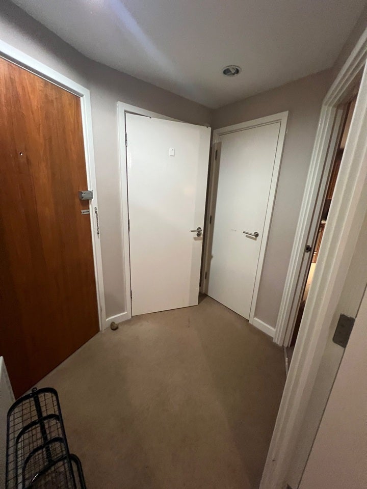 Flat Eden Grove in Greater London