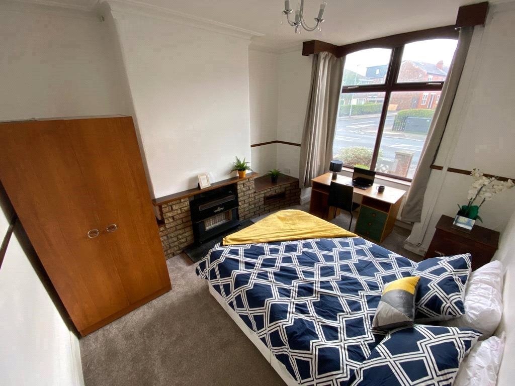 Room Thorn Grove in Manchester