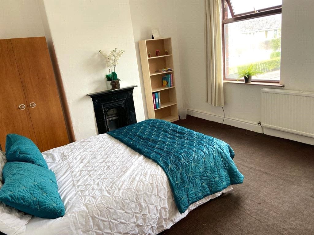 Room Thorn Grove in Manchester