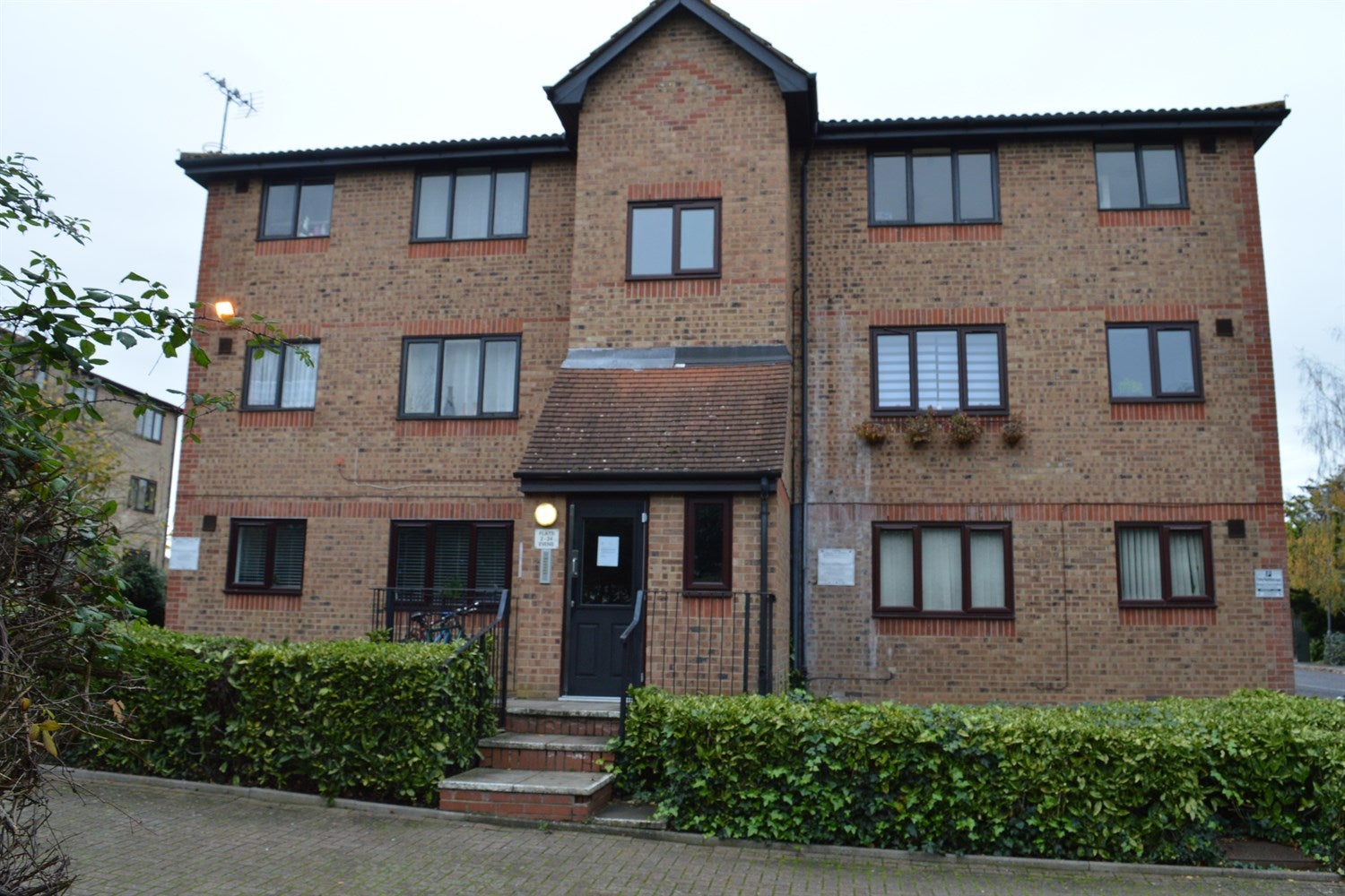 Flat Chestnut Road in Basildon