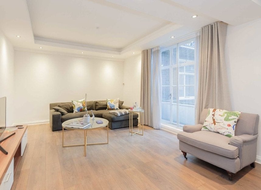 Flat Hertford Street in City of Westminster