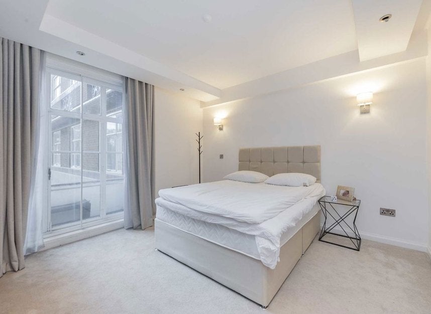 Flat Hertford Street in City of Westminster