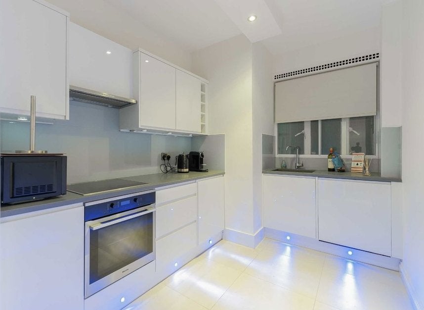 Flat Hertford Street in City of Westminster