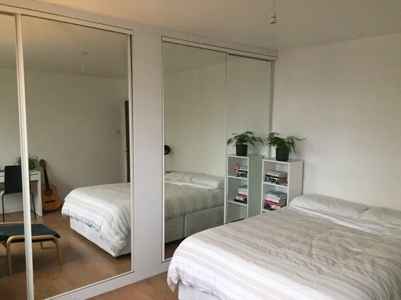Room Station Road in London